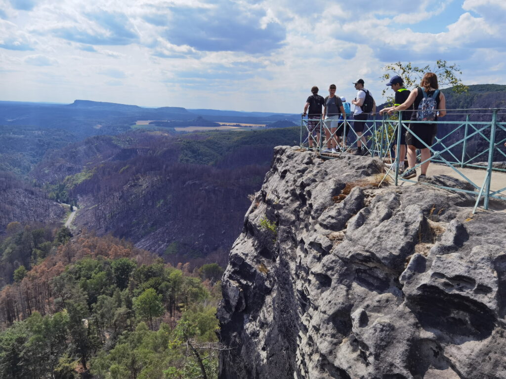 Blick von der Aussichtskanzel über die Umgebung